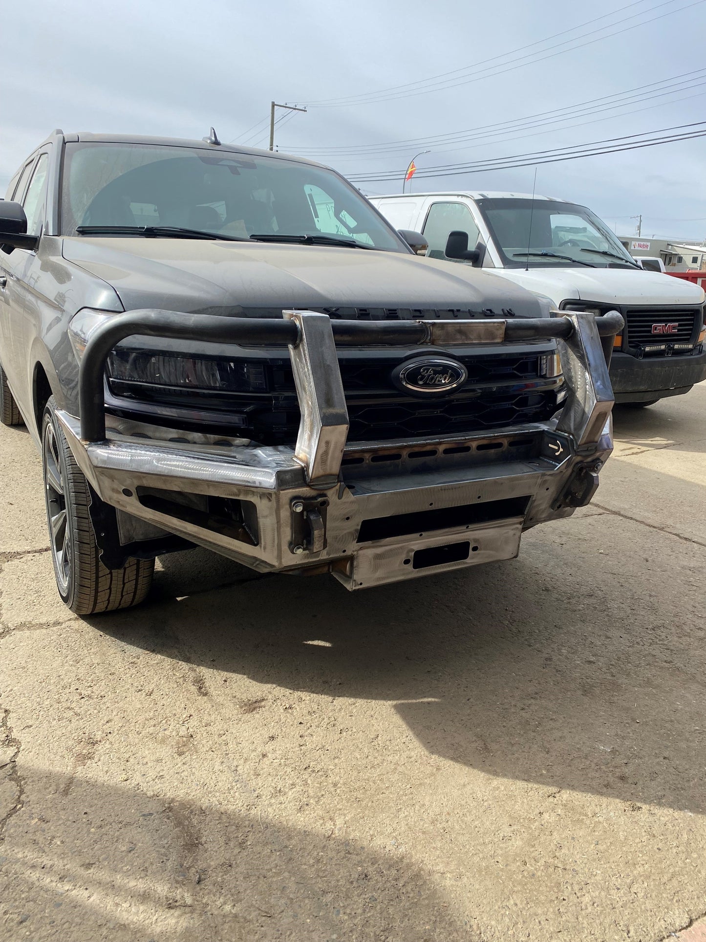 GRIDIRON 2018-2024 Ford Expedition Full Tube Winch Front Bumper