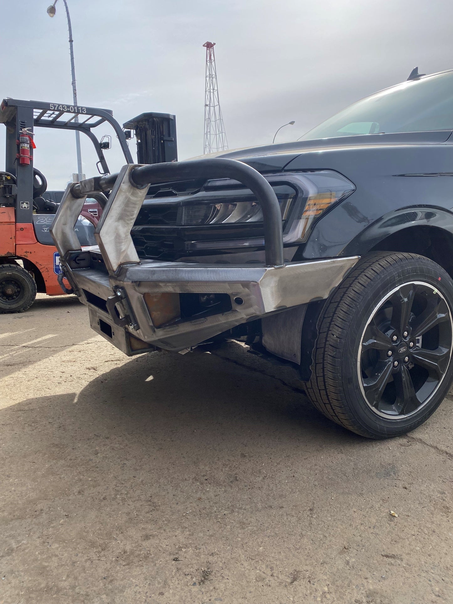 GRIDIRON 2018-2024 Ford Expedition Full Tube Winch Front Bumper