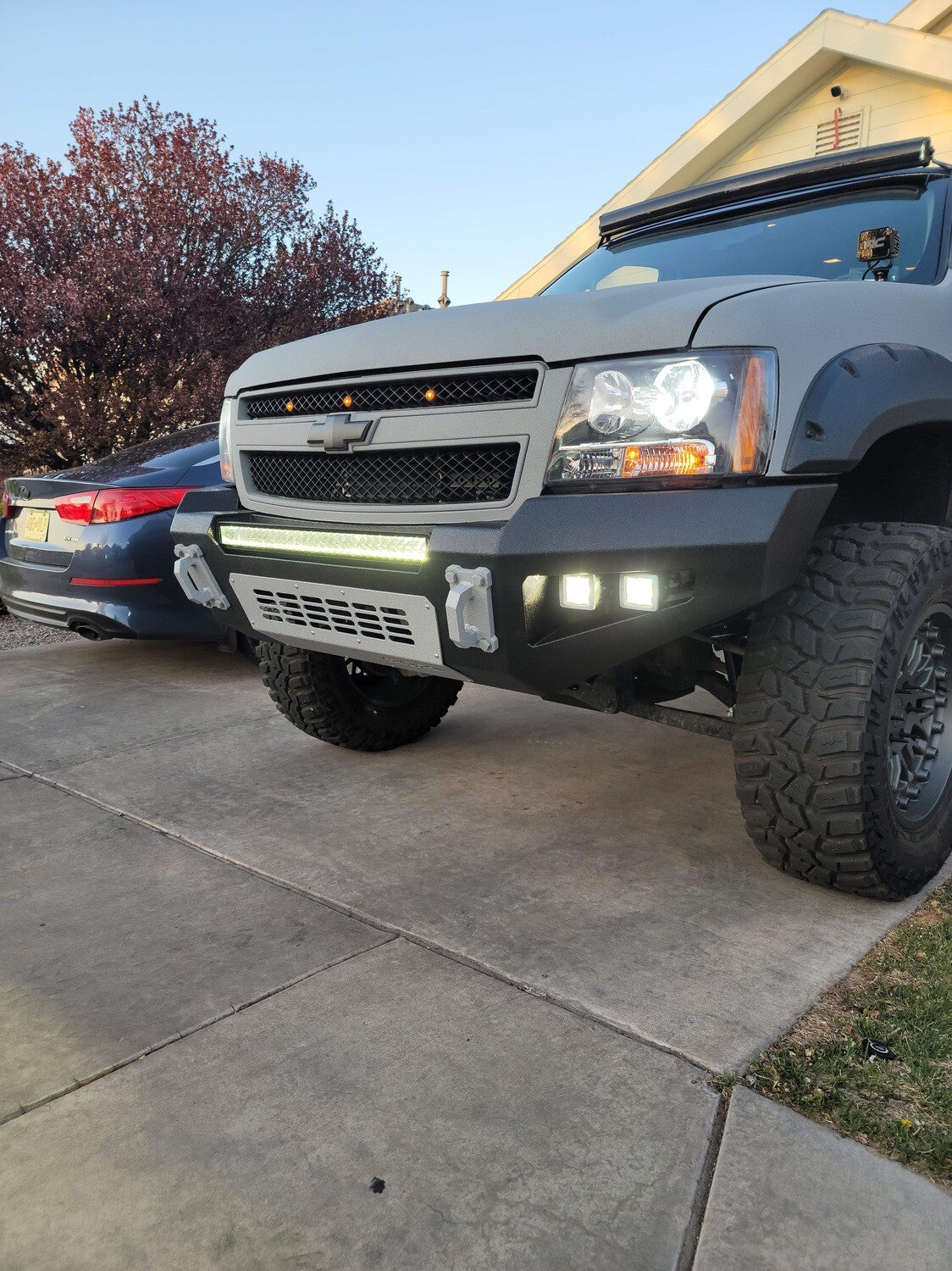 GRIDIRON 2007.5-2014 Chevrolet Suburban Base Front Bumper