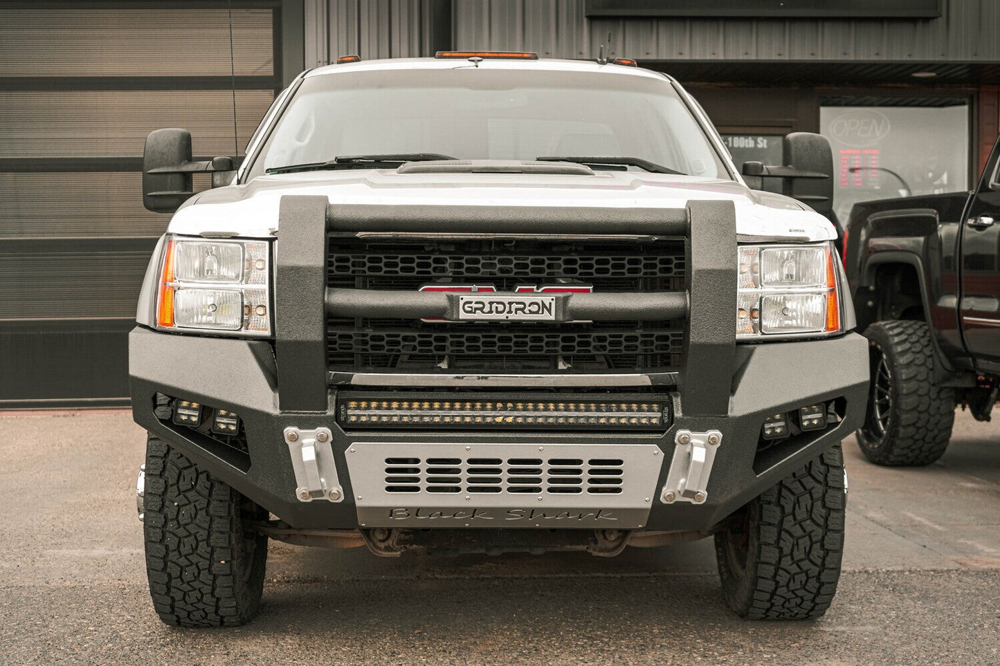 GRIDIRON 2011-2014 GMC 2500/3500 Bull Bar Front Bumper