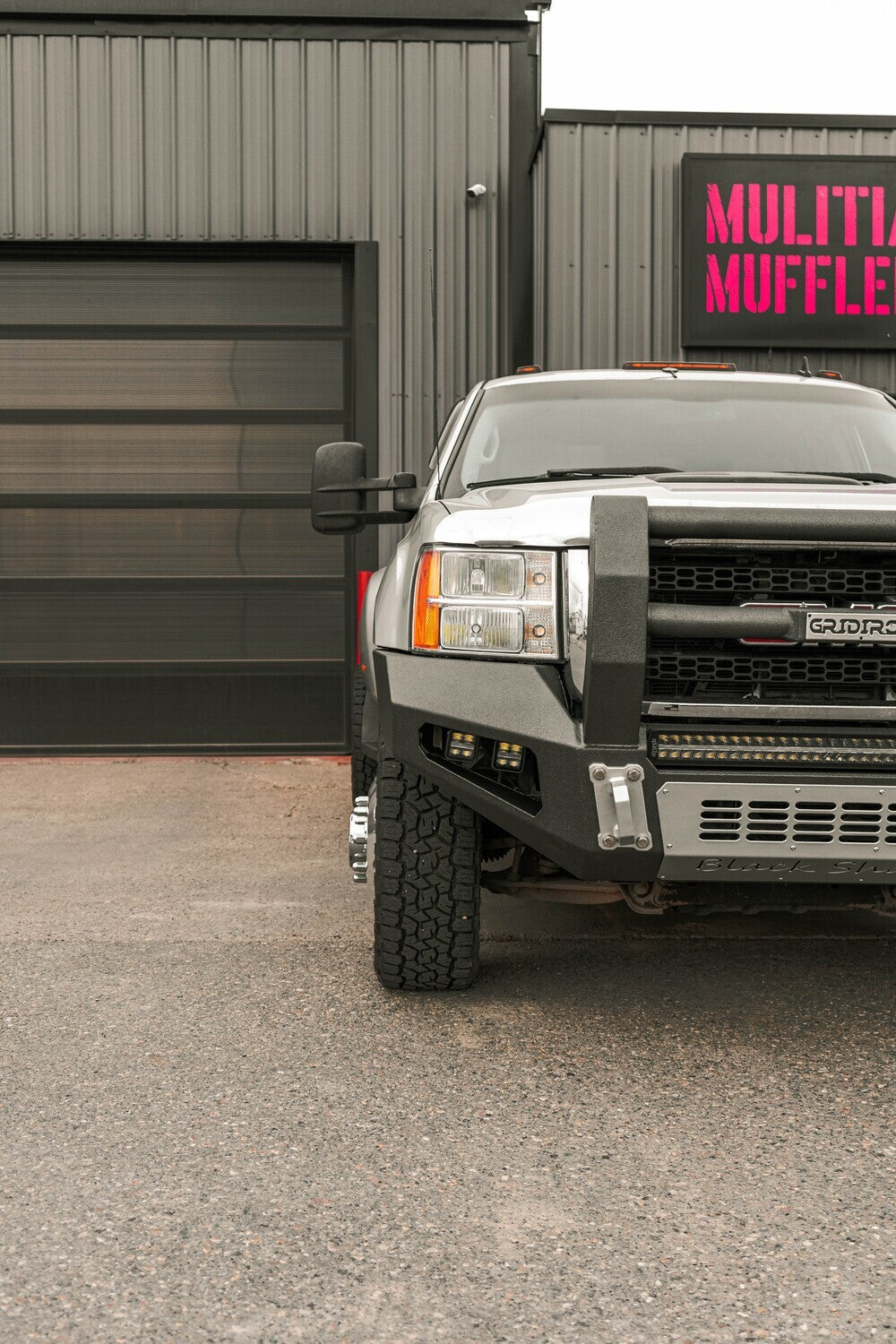 GRIDIRON 2011-2014 GMC 2500/3500 Bull Bar Front Bumper